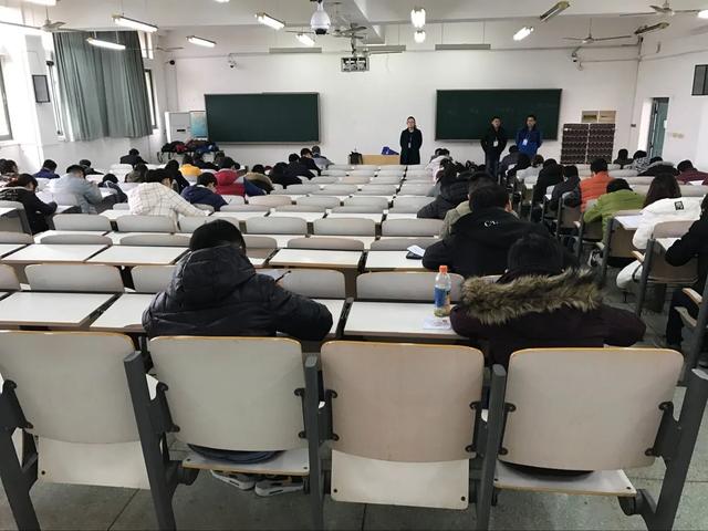 鬧大了！湖南科技大學(xué)老師微信群“關(guān)照”考研復(fù)試事件引發(fā)熱議！