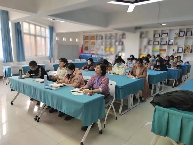 土木工程學(xué)院舉辦 “科研課題申請(qǐng)的籌備與撰寫”專家講座（科研課題申請(qǐng)指南）