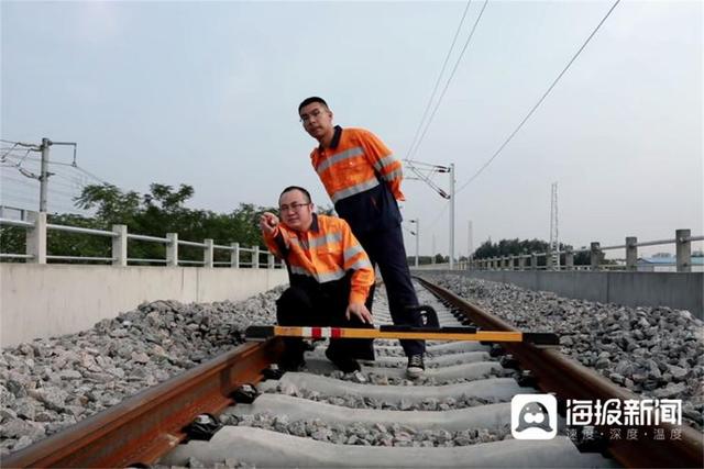 景深丨為了濟鄭高鐵更平順，這些作業工具功不可沒（鄭濟高鐵鋪軌情況）