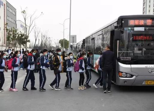 事關公共交通換乘優惠，今天的市政府常務會議作出最新部署（公交換乘優惠政策）