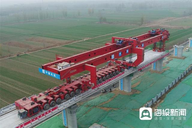 景深丨為了濟鄭高鐵更平順，這些作業工具功不可沒（鄭濟高鐵鋪軌情況）