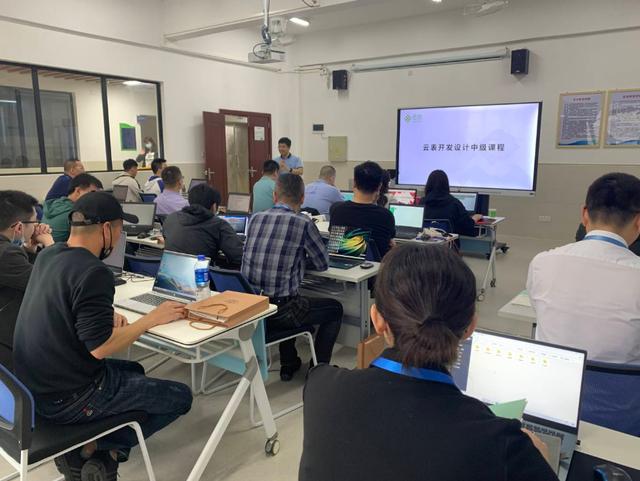 干貨!3分鐘告訴你,集團公司如何用低代碼構建信息化系統-（低代碼平臺技術架構）