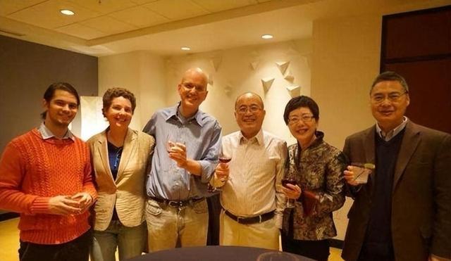 美國教授被美國無情拋棄，聽信學(xué)生轉(zhuǎn)投中國，發(fā)現(xiàn)科研新大陸（美國教授被抓）