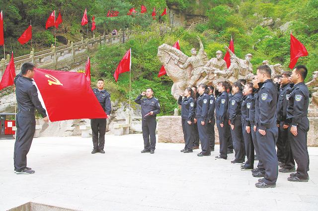 傳承紅色基因 守護路暢人安——華陰市公安局交通警察大隊以黨建引領交通管理新格局綜述