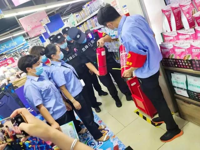 【喜迎二十大 忠誠保平安】 息烽公安強化黨建引領 以“4+”模式和“3個建立”打造“看得見平安”的街面警務站