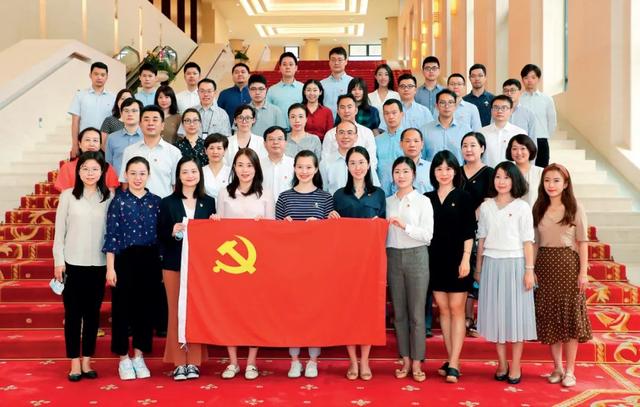 強(qiáng)化政治引領(lǐng)，完善黨建考核（強(qiáng)化政治引領(lǐng),完善黨建考核制度）
