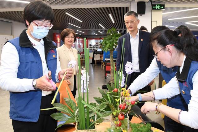 指導師、規劃師、健康師、咨詢師、園藝師……他們聘請“老師”破題基層治理