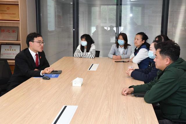 指導師、規劃師、健康師、咨詢師、園藝師……他們聘請“老師”破題基層治理