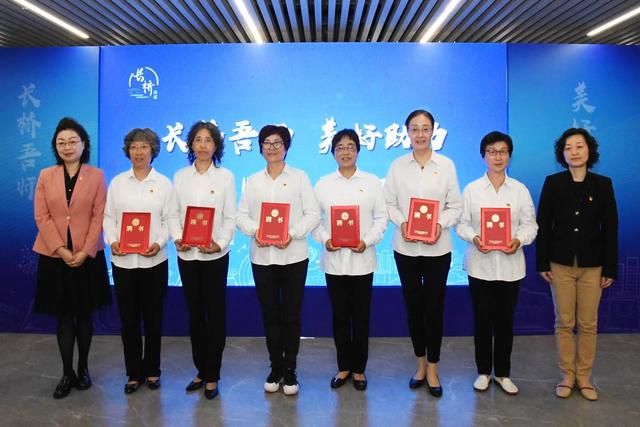指導師、規劃師、健康師、咨詢師、園藝師……他們聘請“老師”破題基層治理