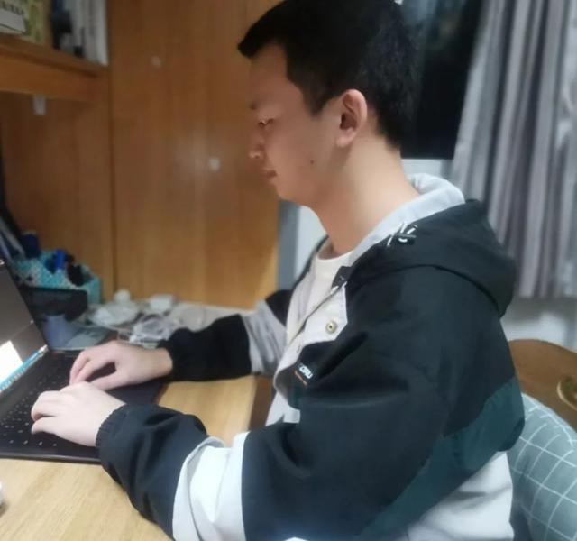 本科生如何開啟科研之路？復旦標兵們這樣做→（本科生如何搞科研）