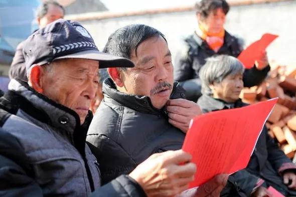 村干部開始“職業化”，實行值班坐班制，好事還是壞事？（村干部坐班值班制度實行）