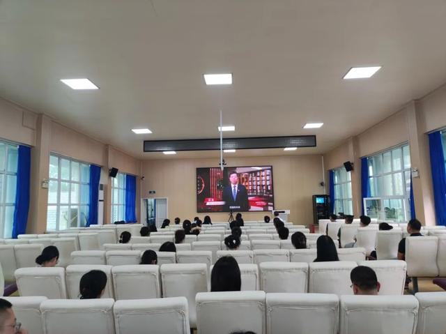 經(jīng)濟(jì)管理學(xué)院黨總支開展“忠誠(chéng)固根本、建功新突破”主題黨日活動(dòng)
