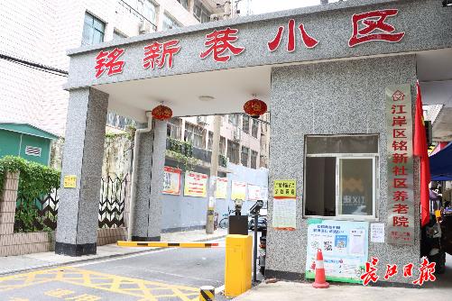 江岸區(qū)146個社區(qū)（村）基層治理引入“百步亭經(jīng)驗”，服務意識更強烈、志愿隊伍更豐富、物業(yè)服務更充實