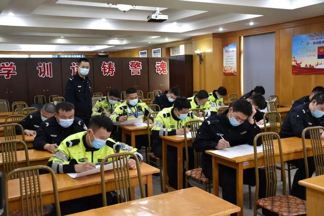 深入學習宣傳貫徹黨的二十大精神 - “黨建+” 打造過硬交警輔警隊伍