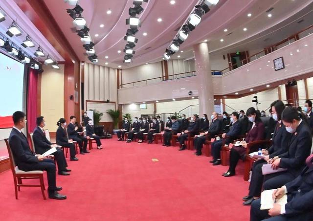 以政治建設為統領 推動黨建和業務深度融合（以政治建設為統領 推動黨建和業務深度融合,杜絕兩張）