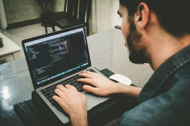 什么人更適合用低代碼開發企業應用？（什么人更適合用低代碼開發企業應用軟件）